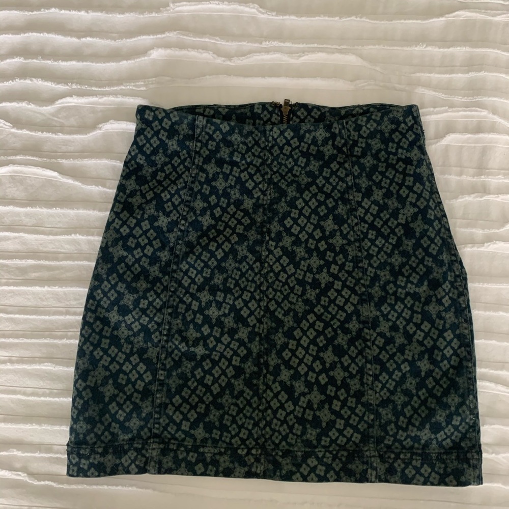 Free People Size 4 Denim Mini Skirt with zipper